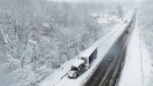 بسبب عاصفة ثلجية..إعلان حالة الطوارئ في نيويورك وولايات أمريكية