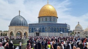 100 ألف مصلّ يؤدون الجمعة الثانية من رمضان في المسجد الأقصى