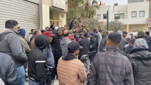 قفصة: وقفة احتجاجية لأعوان شركة البيئة والغراسة والبستنة