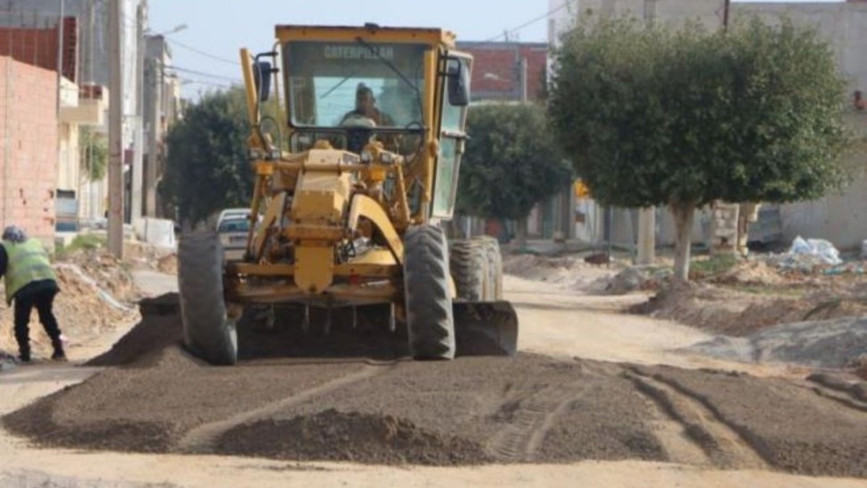 والي المنستير يدعو لتسريع استكمال المشاريع العمومية بمعتمديتي المكنين وزرمدين