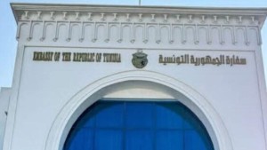 سفارة تونس بمسقط تدعو الجالية إلى الالتزام بتوجيهات السلطات العمانية