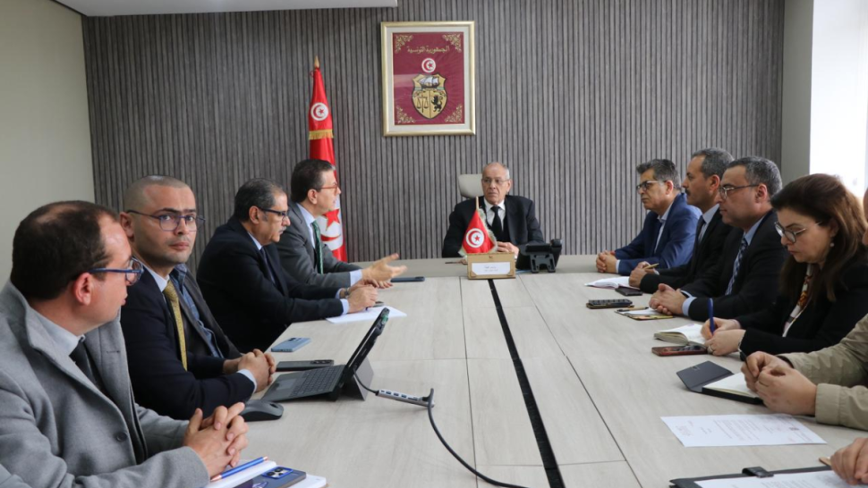  خُصّصت جلسة عمل انعقدت يوم أمس بمقر وزارة البيئة لبحث الإشكاليات المتعلّقة بإدارة النفايات الصناعية الصادرة عن بعض الوحدات الإنتاجية وانعكاساتها على البيئة والثروة البحرية، مع التأكيد على ضرورة تعزيز آليات الرقابة، وتحسين منظومة التصرّف في النفايات، ودعم الممارسات الصناعية المسؤولة