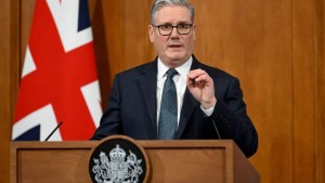 ستارمر: بريطانيا سترسل 4 طائرات تايفون إضافية إلى قطر