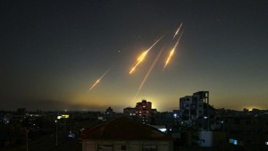 التلفزيون الإيراني: بدء موجة جديدة من الصواريخ نحو الأراضي المحتلة