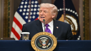 ترامب: إرسال قوات برية إلى إيران سيكون "مضيعة للوقت"