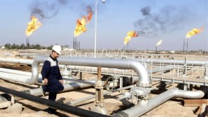 رويترز: شركات نفط أجنبية تجلي موظفيها الأجانب من حقول نفط عراقية إلى الكويت