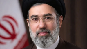 ماذا نعرف عن مجتبى خامئني.. مرشد ايران الجديد؟
