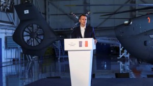 ماكرون يعلن نشر 12 سفينة حربية لتأمين الملاحة