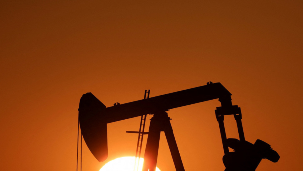 إيران تتوعد بمنع تصدير نفط الشرق الأوسط "إلى إشعار آخر"