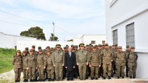 وزير الدفاع يدعو إلى العمل على تعزيز الجاهزية العملياتية