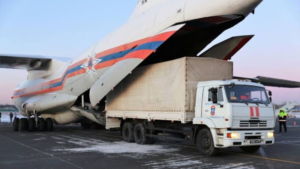 طائرة مساعدات