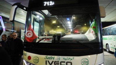 إطلاق أولى رحلات الحافلات الدولية المباشرة بين تونس والجزائر