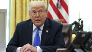 قال الرئيس دونالد ترامب، الاثنين 16 مارس، إنه من غير الواضح ما إذا كان مجتبى خامنئي "ميتا أم لا"؟، بعد انتخابه مرشدا أعلى لإيران خلفا لوالده علي الذي قتل في الهجوم الصهيو أميركي على طهران