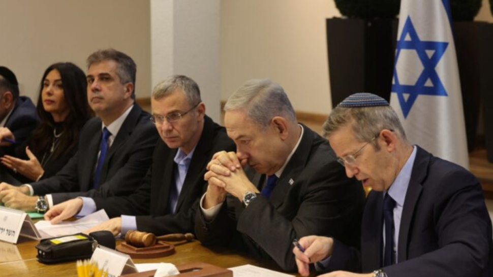 إيران تعلن استهداف عضو بارز في المجلس الوزاري الأمني الصهيوني