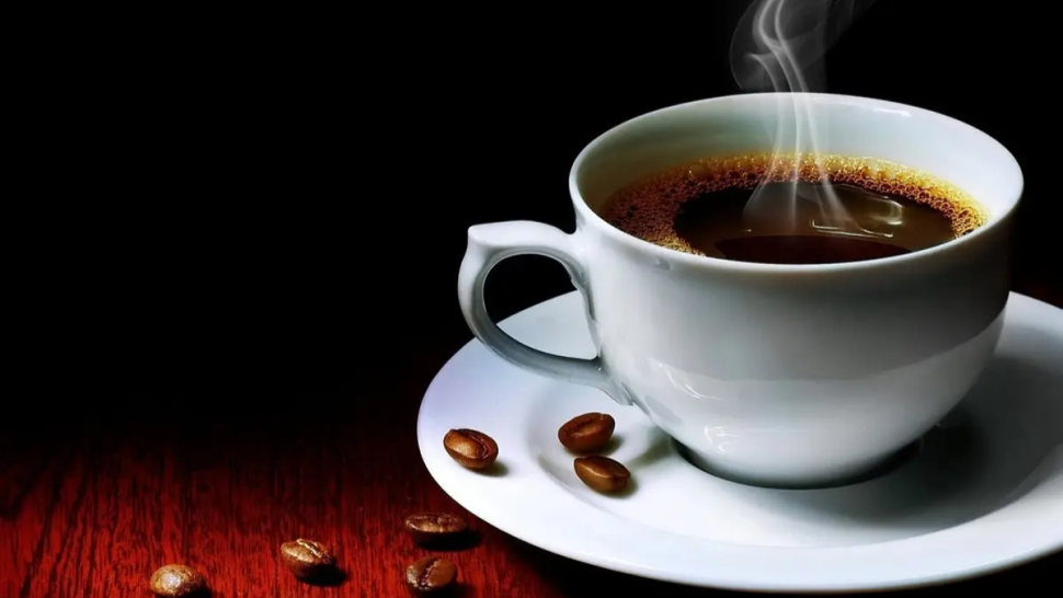طبيب: تناول كوبين إلى خمسة أكواب قهوة يوميًا يحقق فوائد متعددة لصحة القلب