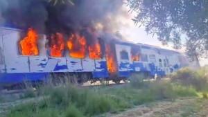 إيقاف 8 مشتبه بهم في عملية إضرام النار في عربة قطار بالقلعة الصغرى