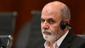 ممثل خامنئي للجنود الأمريكيين: "اقتربوا"