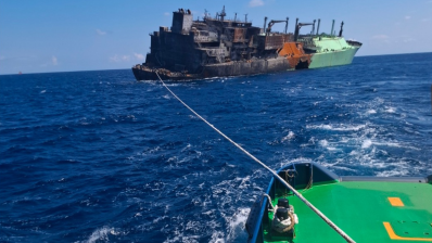 ليبيا تسحب ناقلة غاز روسية مهجورة بعد تحذيرات من كارثة بيئية محتملة