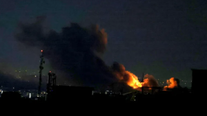 غارات تستهدف مطار مهر آباد في طهران ومنشأة بتروكيماويات في تبريز