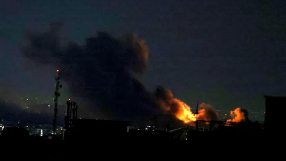 غارات تستهدف مطار مهر آباد في طهران ومنشأة بتروكيماويات في تبريز