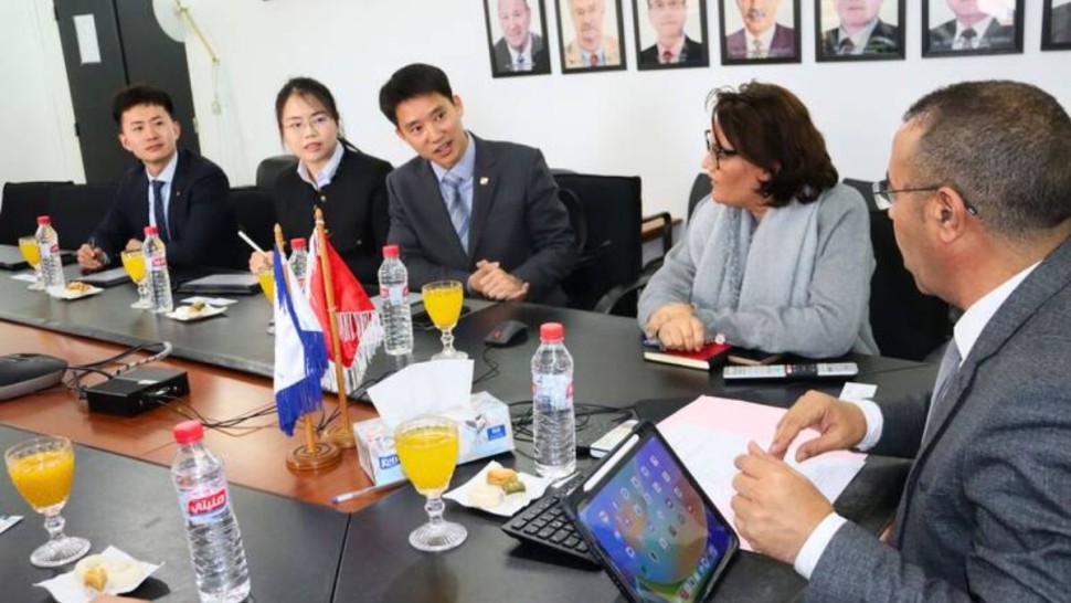 وفد من صندوق التنمية الصيني الإفريقي يعرب عن اهتمامه بعدة مشاريع استثمارية بتونس