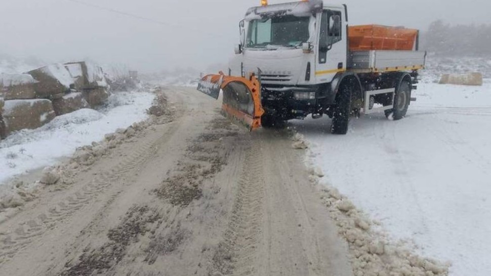 سليانة: ازالة الثلوج بعدد من الطرقات المرقمة والمسالك الريفية بمكثر