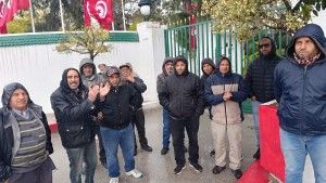 وقفة احتجاجية لسائقي “اللواج” بباجة للمطالبة بتسليم الرخص