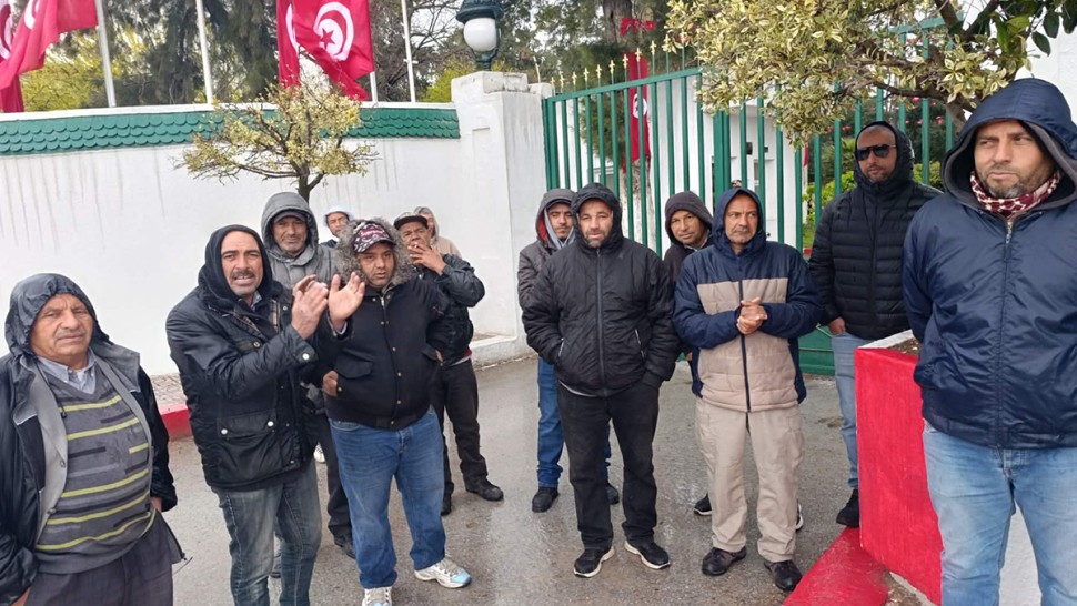 وقفة احتجاجية لسائقي “اللواج” بباجة للمطالبة بتسليم الرخص