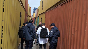 عملية مسح للحاويات بميناء رادس لمكافحة تهريب المواد الخطرة