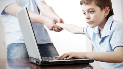 طبيبة نفسية: الإدمان الإلكتروني ليس مجرد سلوك عابر بل اضطراب نفسي مزمن