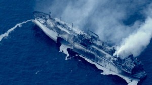 حمدي حشاد يحذر من المخاطر البيئية للسفينة الروسية الجانحة