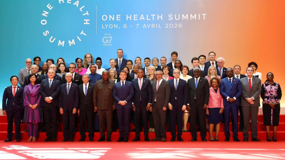 وزير الصحة يدعو إلى ترشيد استعمال المضادات الحيوية في 'قمة الصحة الواحدة' بفرنسا