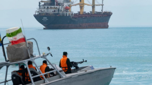 إيران تنفي دخول سفن أمريكية مضيق هرمز