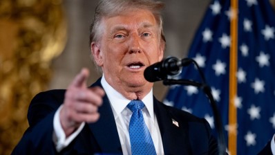 ترامب: البحرية الأميركية ستغلق مضيق هرمز وستعترض سفنًا دفعت رسوما لإيران