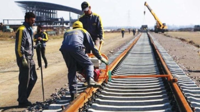 إيران: إعادة بناء مرافق للسكك الحديدية دمرتها الحرب و استئناف حركة القطارات