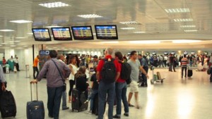 الخطوط التونسية: تعطل المنظومة الإعلامية للتسجيل بكل المطارات