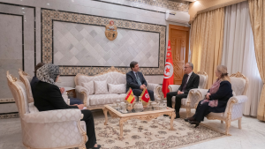 تعزيز التعاون التونسي الإسباني محور لقاء بن عياد بالسفير الإسباني بتونس