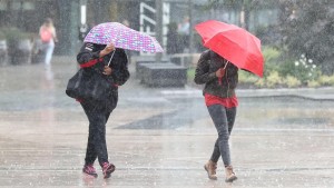 بسبب التقلبات الجوية..والي بنزرت يدعو إلى اتخاذ أقصى درجات الحيطة والحذر