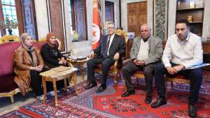 عمال مستشفى قفصة ينقلون تداعيات إيقاف المناولة إلى رئيس البرلمان