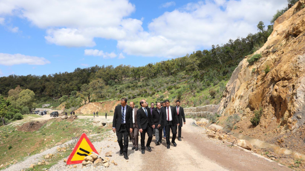 وزير التجهيز يعطي إشارة انطلاق أشغال اصلاح انزلاقات أرضية بجندوبة