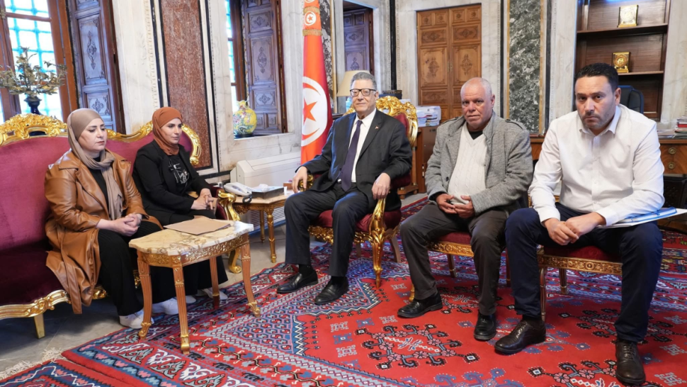 عمال مستشفى قفصة ينقلون تداعيات إيقاف المناولة إلى رئيس البرلمان