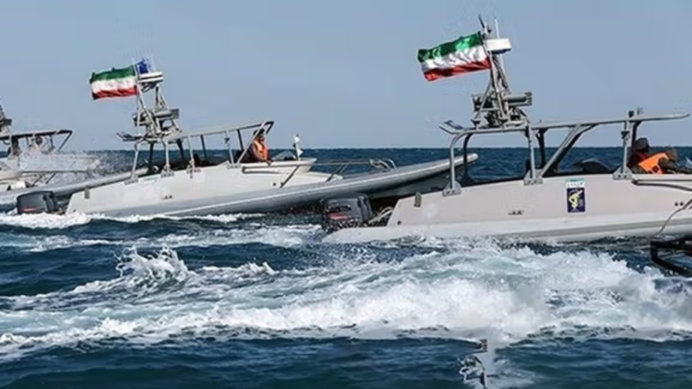 إطلاق نار في مضيق هرمز وإجبار سفينتين هنديتين على التراجع