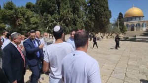 150مستوطنا يقتحمون المسجد الأقصى بحماية الشرطة