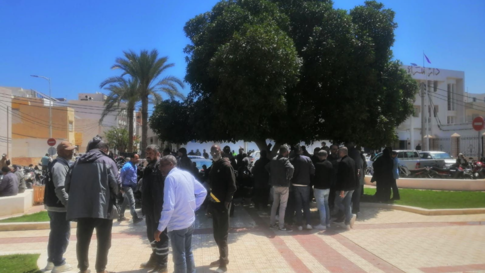 قابس: وقفة احتجاجية لأعوان شركة البيئة بسبب تأخر صرف أجورهم