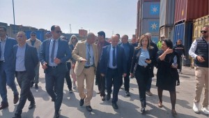 وزير النقل يدعو  للرفع من جاهزية المعدات بميناء رادس