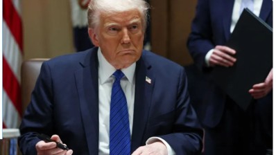 ترامب يأمر البحرية الأميركية بتدمير أي قوارب تضع ألغاما في مضيق هرمز