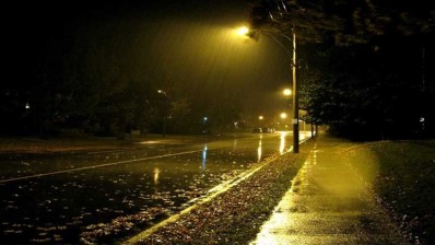 طقس الليلة: أمطار متفرقة مع تساقط محلي للبرد