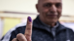 الفلسطينيون يتوجهون لصناديق الاقتراع لاختيار ممثليهم في الانتخابات المحلية