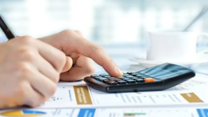 أعلنت الإدارة العامة للأداءات في بلاغ الاثنين 27 أفريل 2026، أن اليوم هو آخر أجل لإيداع التصريح السنوي بالضريبة على الدخل، من قبل التجار بمن في ذلك الأشخاص المنضوون تحت النظام التقديري