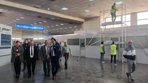 وزير النقل يعاين مدى استعدادات لتأمين موسمي الحج وعودة التونسيين بالخارج